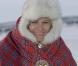 Mette-Marit, chaudement couverte pour affronter le grand nord norvégien, mais pas sans sa quincaillerie ! 