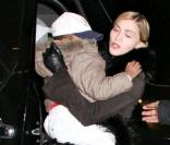 Madonna, très élégante, et David au centre de la Kabbale de New York, le 6/02/09
