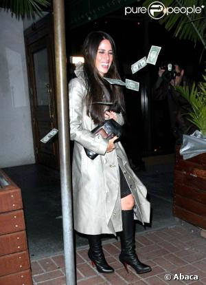 Soleil Moon Frye à la sortie d'un restaurant à Los Angeles
