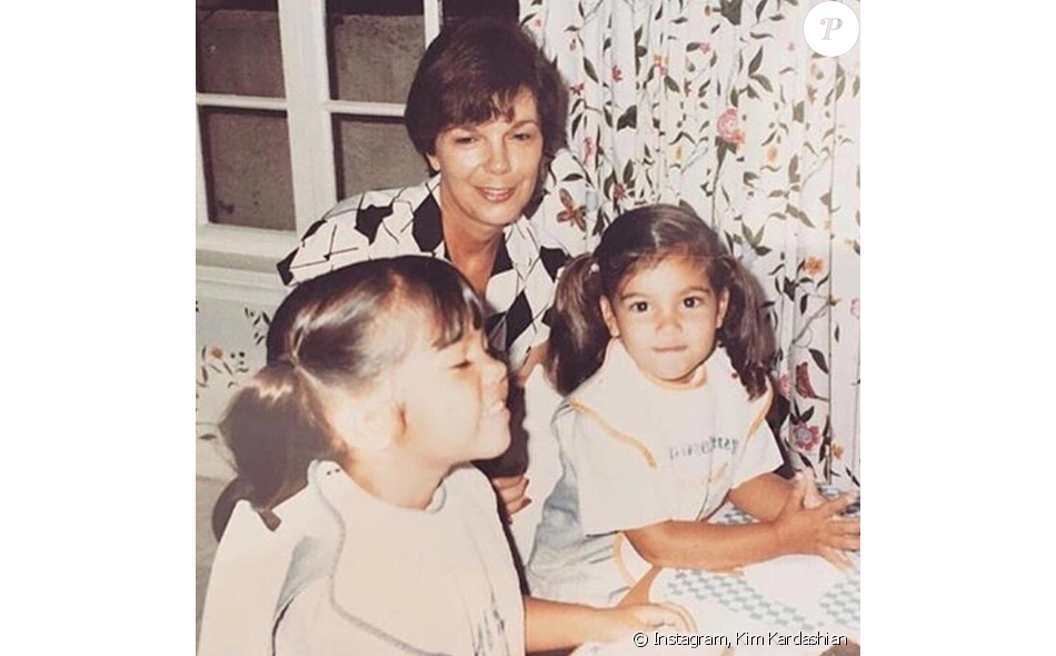 Photo de Kim, Kourtney Kardashian et leur grand-mère, MJ. Juillet 2017.