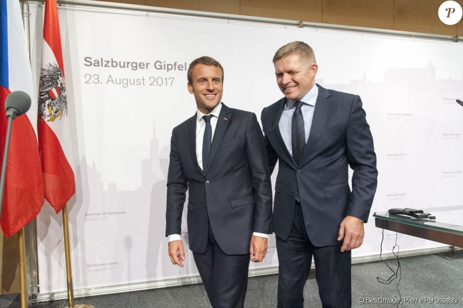 Emmanuel Macron, président de la République Française, et Robert Fico, président de la Slovaquie, lors de la conférence de presse du sommet de Salzbourg. Autriche, le 23 août 2017. © Pierre Perusseau/Bestimage