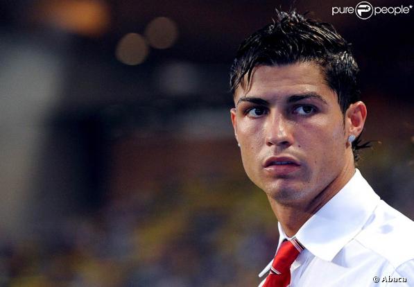 Cristiano Ronaldo tente sa chance avec... une blonde !