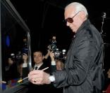L'artiste new-yorkais Ron Ferri, en pleine performance, lors de la soirée T-Night au Centquatre ! 