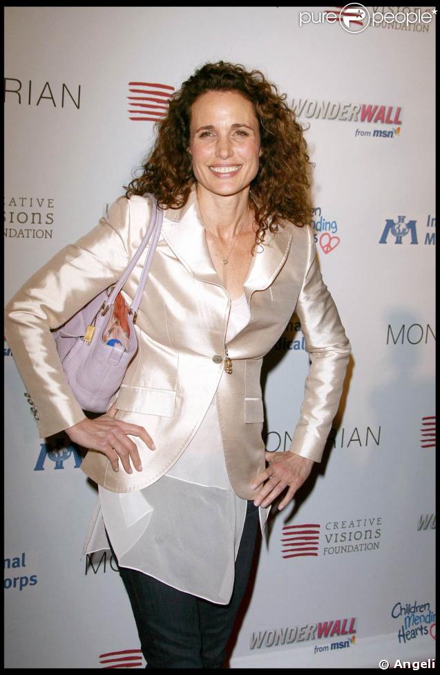 Andie McDowell... toujours très élégante l'égérie L'Oréal ! 