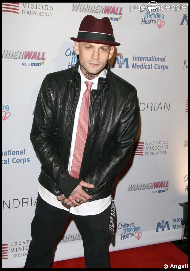 Benji Madden qui ne quitte jamais son chapeau, car il fait partie de sa tête, mais chuuuut... c'est un secret... 