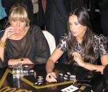 Rachel Zoe et Demi Moore font une partie de dominos à L.A ! 20/02/09