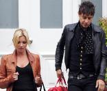 Kate Moss et Jamie Hince à la sortie de chez Sadie Frost