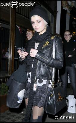 Pixie Geldof aura battu sa soeur à plate couture question style ! Défilé Henry Holland le 24 février