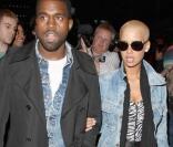  Kanye West et sa belle (super belle), lors du défilé Vivienne Westwood le 21 février à Londres ! Ils sont assortis et c'est réussi ! 