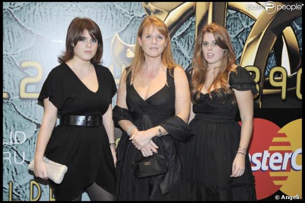 Sarah Ferguson et ses filles (princesse Eugenie et princesse Beatrice) à la soirée Cavalli, pendant la Fashion Week milanaise