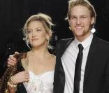 Kate Hudson sublime au côté de son frère lundi 2 mars à Milan
