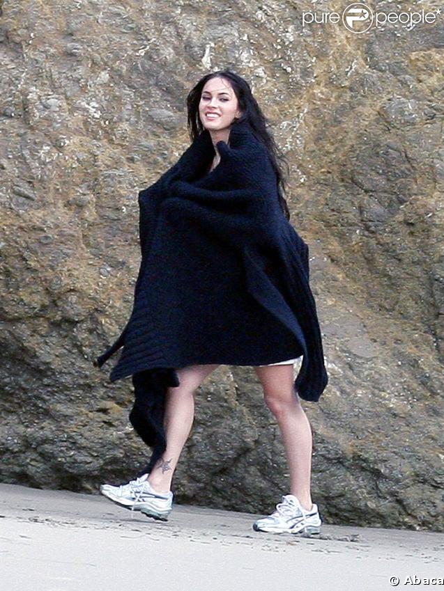 Megan Fox en plein shooting photo sur la plage