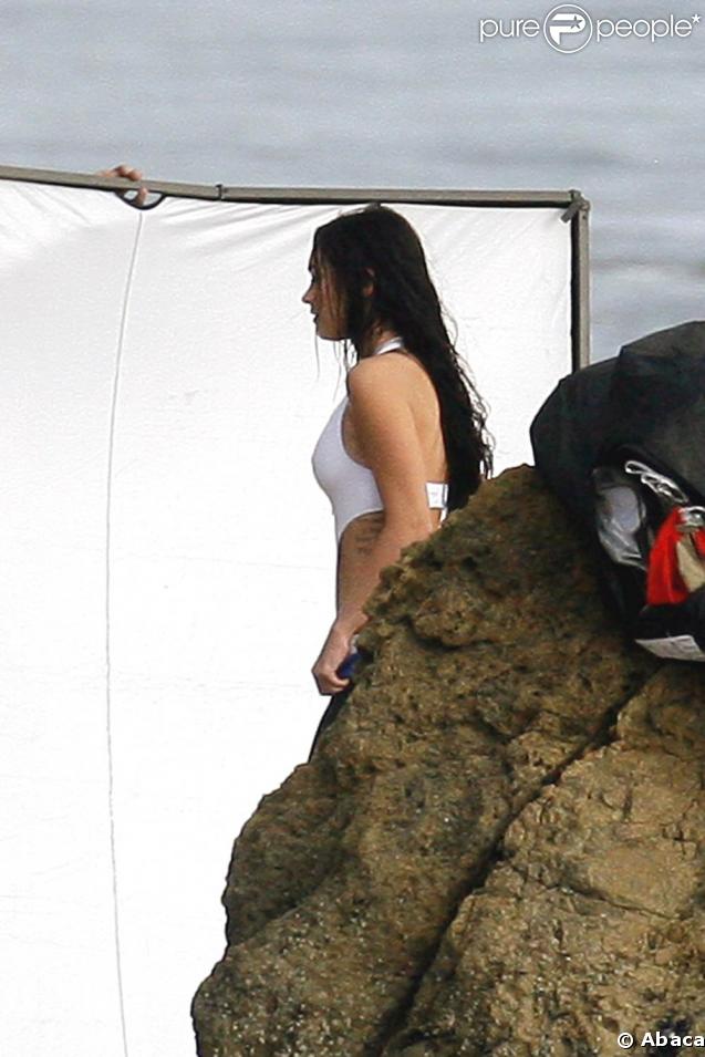 Megan Fox en plein shooting photo sur la plage