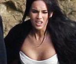 Megan Fox en plein shooting photo sur la plage