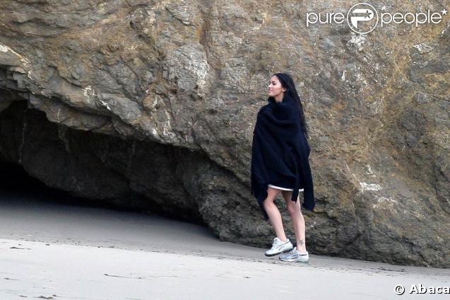 Megan Fox en plein shooting photo sur la plage