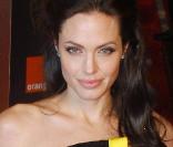 La belle Angelina Jolie, en photo lors des récentes cérémonies de récompenses du cinéma, tourne actuellement Salt, dans la région de New York !