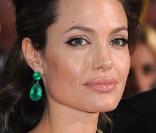 La belle Angelina Jolie, en photo lors des récentes cérémonies de récompenses du cinéma, tourne actuellement Salt, dans la région de New York !