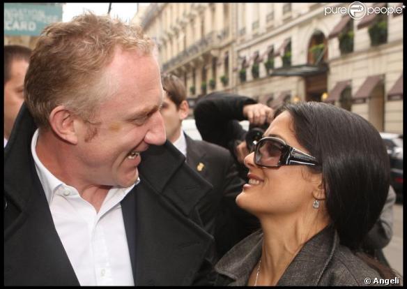 Salma Hayek et François-Henri Pinault à la sortie du défilé Balenciaga ce jeudi matin à Paris
