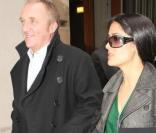 Salma Hayek et François-Henri Pinault à la sortie du défilé Balenciaga ce jeudi matin à Paris