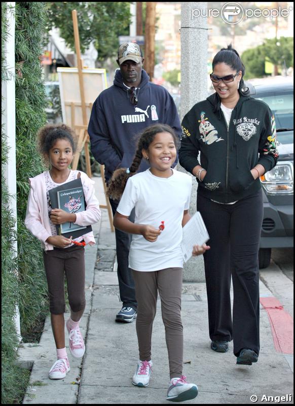 Kimora Lee ses deux filles Ming et Aoki et Djimon Hounsou à Los Angeles le 25/01/2009 
