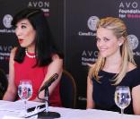 Reese Witherspoon et Andrea Jung à la conférence de presse de la foundation pour les femmes de Avon à Washington le 3 mars 2009