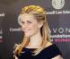 Reese Witherspoon lutte contre la violence domestique... en beauté !