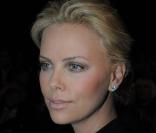 Charlize Theron au défilé Christian Dior Automne-Hiver 2009/2010