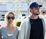 Eric Dane et Rebecca Gayheart font du shopping en amoureux dans les rues ensoleillées de Malibu.