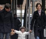 Katie Holmes, Tom Cruise et leur fille Suri en décembre 2008 à New York 