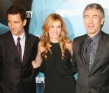 Le trio du film - Clive Owen, Julia Roberts et le réalisateur Tony Gilroy -, le jeudi 12 mars 2009, au Gaumont Marignan des Champs-Elysées, à l'occasion de l'avant-première parisienne de 
