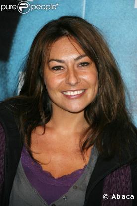 La charmante Shirley Bousquet n'aurait manqué cet événement pour rien au monde, le jeudi 12 mars 2009, au Gaumont Marignan des Champs-Elysées, à l'occasion de l'avant-première parisienne de "Duplicity" !