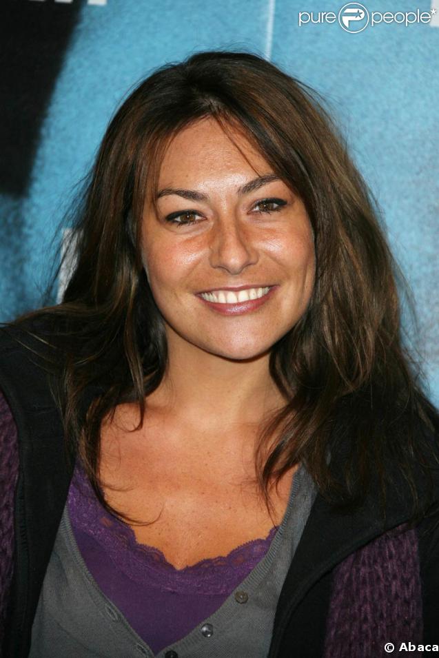 La charmante Shirley Bousquet n'aurait manqué cet événement pour rien au monde, le jeudi 12 mars 2009, au Gaumont Marignan des Champs-Elysées, à l'occasion de l'avant-première parisienne de 