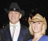 Dans un autre style, mais toujours très bien assortis, voilà nos deux tourtereaux dans le style cow-boy-Dallas-Texas,  à l'occasion du bal de la Croix-Rouge, à Londres en novembre 2007... Mais c'était pour la bonne cause ! 
