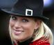 Pourtant, le chapeau de cow-boy, Zara le portait très bien aux courses de Cheltenham en mars 2008. Nouveau look, d'accord, mais on conserve les basiques, et le chapeau far-west en est assurément un pour miss Pillips !