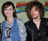 Louise Bourgoin et Julien Doré lors du photocall de Monsters vs Aliens, à Paris, le 15 mars 2009