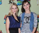 Reese Witherspoon et Louise Bourgoin lors du photocall de Monsters vs Aliens, à Paris, le 15 mars 2009