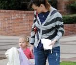 Violet Affleck visite sa nouvelle école à Los Angeles avec sa mère 