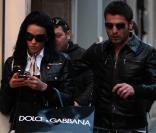 Adrian Mutu et sa femme Consuelo, lors de leur passage à Milan, le 16 mars 2009.