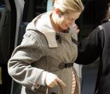 Kelly Rutherford alias Lily Van der Woodsen, très enceinte est sur le tournage de Gossip Girl, à New York le 17 mars 2009