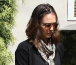 Jessica Alba, une maman version sportive à Beverly Hills mardi.