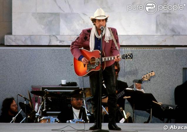 Bob Dylan sur scène en 1993 à Washington, lors d'un concert en l'honneur de Bill Clinton