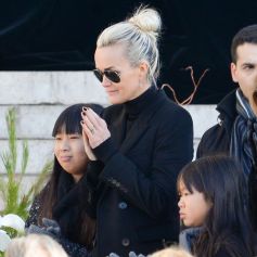 Laeticia Hallyday avec ses filles Jade et Joy et aux côtés de David Hallyday et Laura Smet sur le parvis de l'église de la Madeleine lors des obsèques de Johnny Hallyday à Paris le 9 décembre 2017. © Veeren / Bestimage