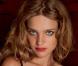 Natalia Vodianova pour Etam dans un soutient-gorge noir de sa collection.