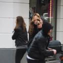 Mlle Agnès se fait voler son sac... en direct ! Regardez !