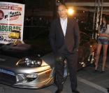 Vin Diesel... jamais très loin de sa voiture adorée... lors de l'avant-première de 