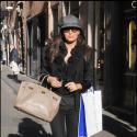 La magnifique Elisabetta Gregoraci... vous emmène en shopping dans les rues de Rome !