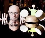 Phil Collins et ses oreilles de Mickey... musicales !