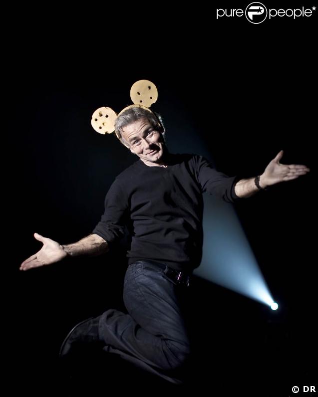 Franck Dubosc et ses oreilles de Mickey en gruyères ! Miam miam... 