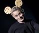 Franck Dubosc et ses oreilles de Mickey en gruyères ! Miam miam... 