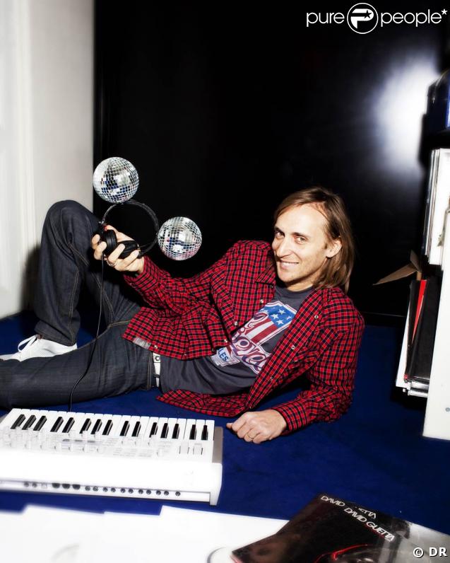 David Guetta et ses oreilles de Mickey très... disco ! Un classique pour le célèbre DJ français ! 